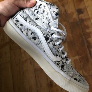 VANS SIZE 8 WOMEN / 6.5 MEN